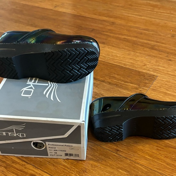 Dansko Women’s Shoes Size 38 - Picture 4 of 5